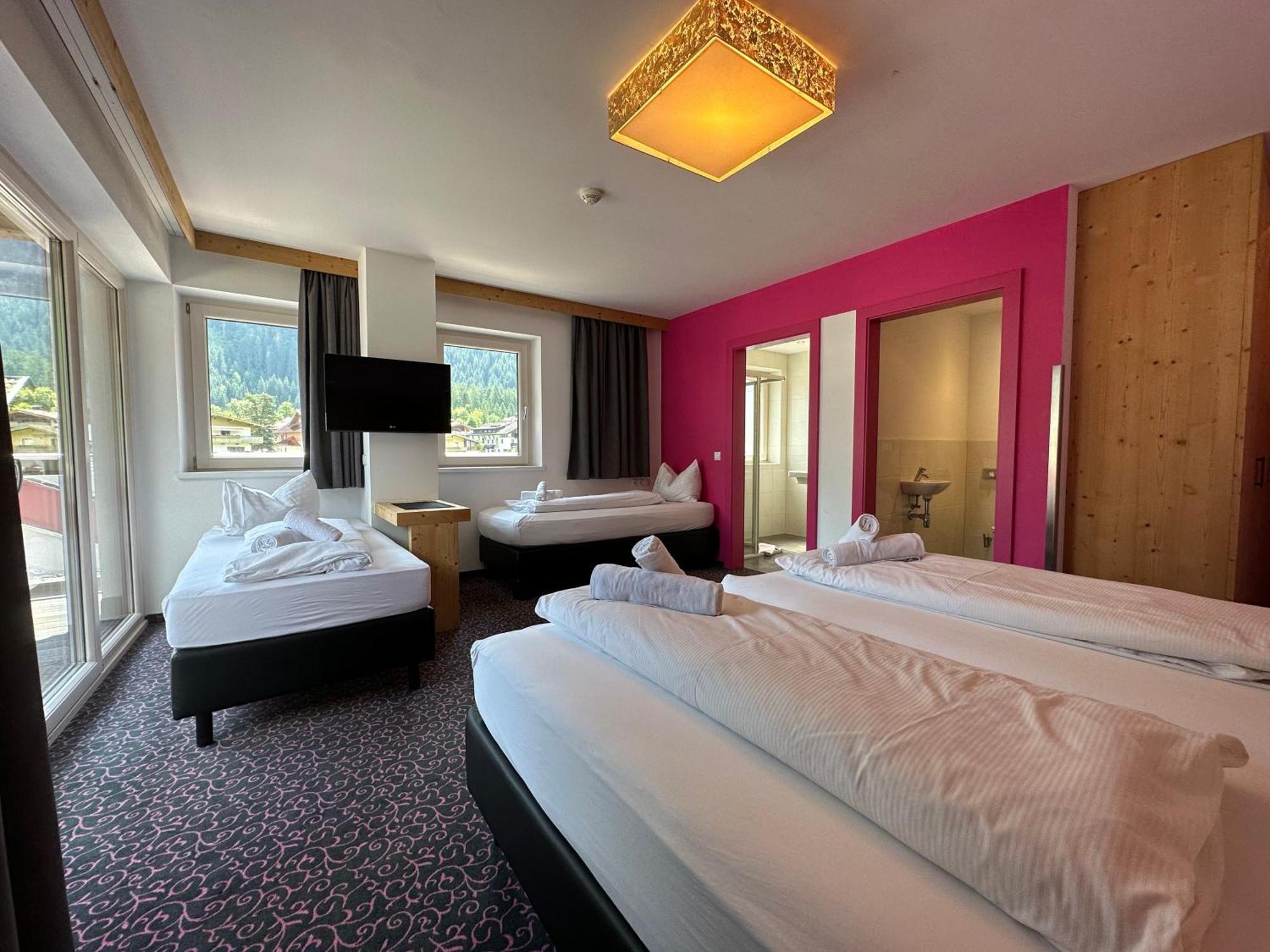 Partyhouse Harakiri Stay Different 60 Seconds To Mountains! Free Parking! Self Check-In Mayrhofen Εξωτερικό φωτογραφία