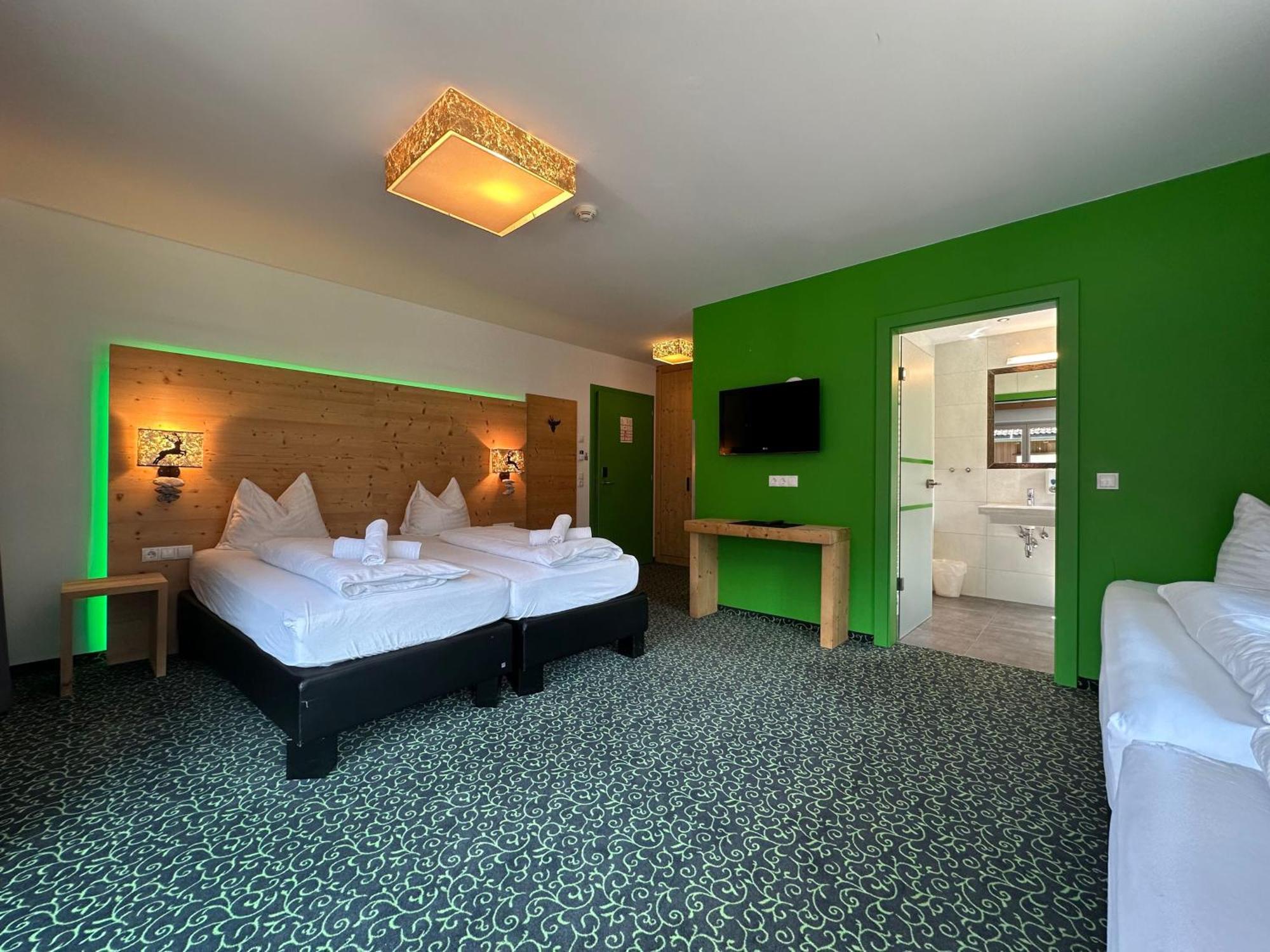 Partyhouse Harakiri Stay Different 60 Seconds To Mountains! Free Parking! Self Check-In Mayrhofen Εξωτερικό φωτογραφία